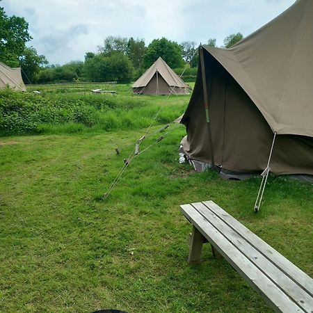 Gaggle Of Geese Pub - Shepherd Huts & Bell Tents Dorchester Exterior foto