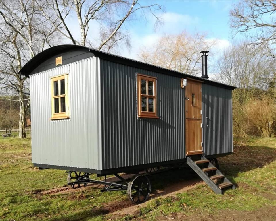Gaggle Of Geese Pub - Shepherd Huts & Bell Tents Dorchester Exterior foto